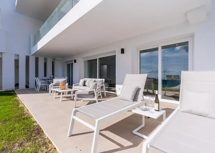 Al4-1901 - - Alcazaba Lagoon * Estepona